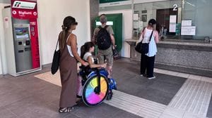 Barriere, ostacoli e burocrazia: la stazione di Lodi “vietata” ai disabili