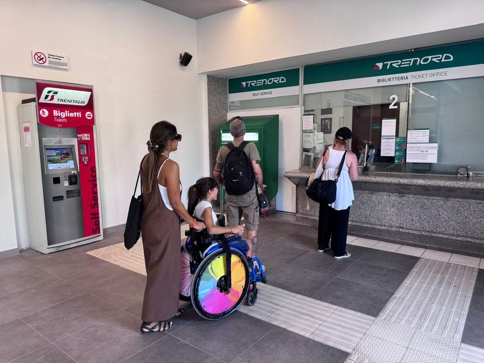 Stazione di Lodi “vietata” ai disabili, lo scandalo in Parlamento. Anche l’Anmic attacca: «Punto dolente»