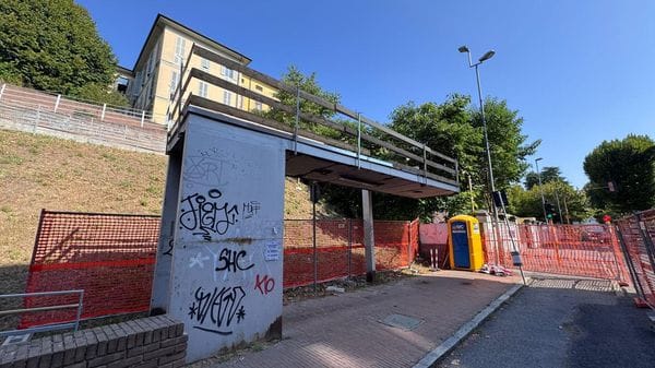 Chiusa per lavori la passerella di via Secondo Cremonesi, riapertura prevista tra il 2 e il 4 settembre