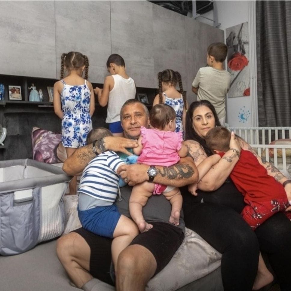Hanno otto figli e uno sfratto: appello al sindaco Devecchi per una casa 