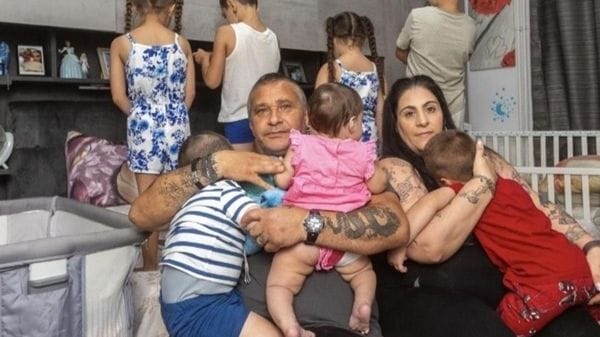 Hanno otto figli e uno sfratto: appello al sindaco Devecchi per una casa 