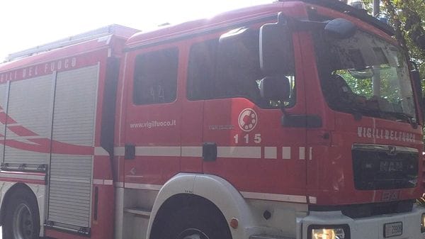 Fumo in una villetta: arrivano i vigili del fuoco