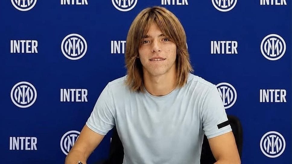 Marco Virtuani di Lodi Vecchio  firma con l’Inter il suo primo contratto come professionista