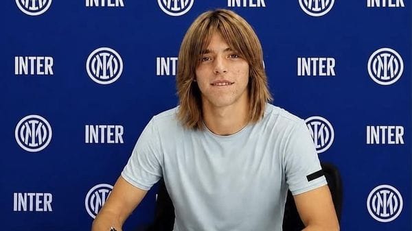 Marco Virtuani di Lodi Vecchio  firma con l’Inter il suo primo contratto come professionista