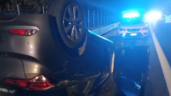 Vettura si ribalta in autostrada a Somaglia, tre feriti  ricoverati in codice giallo