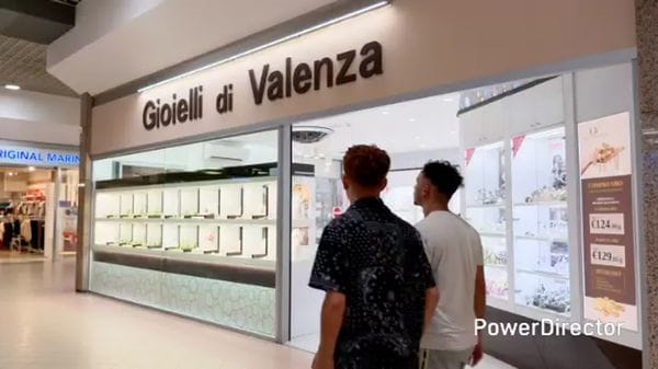 Assalto alla gioielleria: i ladri hanno rubato oro e diamanti. Dopo l'inventario aumenta il valore del bottino. Le altre notizie del giorno
