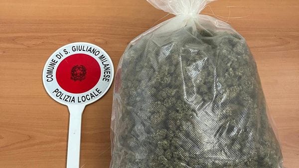 Controlli della polizia locale: due arresti e un chilo di erba