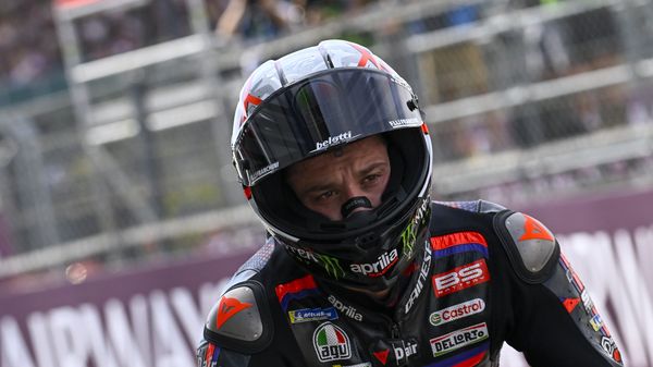 Bezzecchi beffai fratelli Marquez nelle prequalifiche - Doppietta norvegese proprio nel giornodel lutto per Harald V