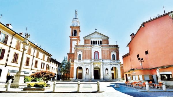 La “droga del palloncino” davanti alla basilica, appello del parroco di Sant’Angelo 