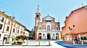 La “droga del palloncino” davanti alla basilica, appello del parroco di Sant’Angelo 