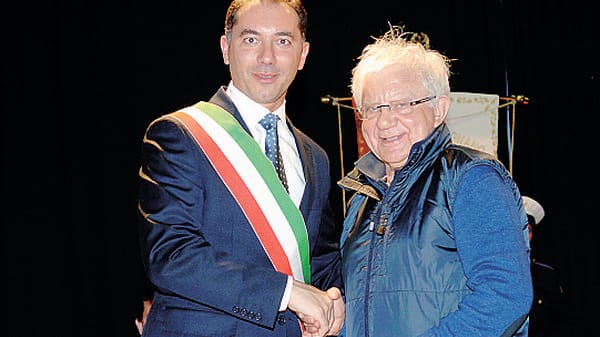  L’omaggio a don Antonio Mazzi: gli fu assegnato il Perdonato nel 2012