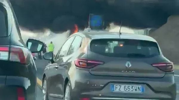 Somaglia, carico di cipolle a fuoco