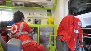 Lite per la viabilità a Carpiano: uomo colpito con un bastone