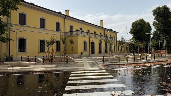 La stazione di Codogno nella normalità: piazza Cadorna verrà riaperta lunedì 7 settembre