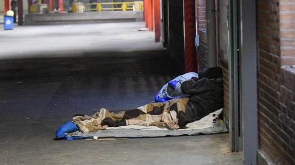 San Donato: centinaia di firme per chiedere sicurezza al terminal, si raccolgono anche le foto