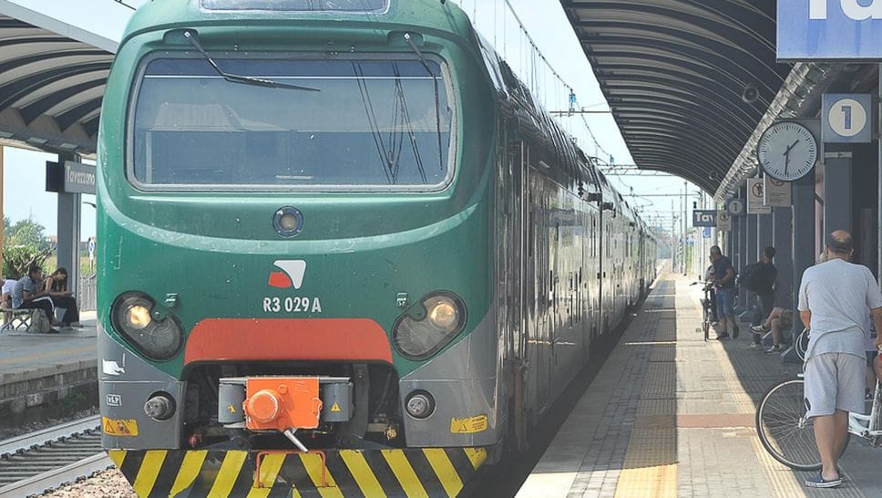Dopo i rincari dei carburanti è l’ora degli aumenti sui biglietti dei treni