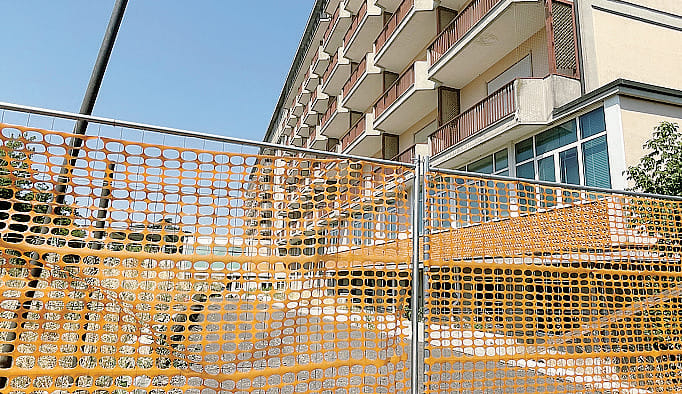 Le prime ruspe apparse nel 2007: il cantiere infinito dell’ospedale di Casale