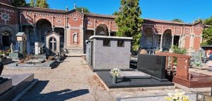 Razziato il tetto della cappella: «Una volta c’erano più controlli»