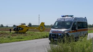 Tribiano: resta riservata la prognosi dell’operaio travolto da mezza tonnellata di finestre