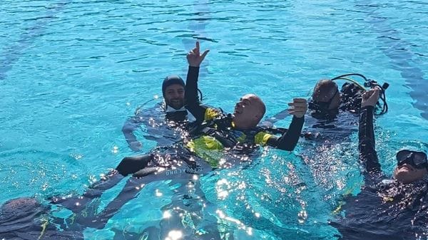 Impresa di Luca Cremonesi,   con l’handbike ha pedalato per 50 metri in subacquea