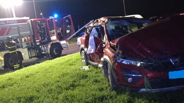 Incidente all’incrocio trappola di Melegnano: una 30enne estratta dalle lamiere