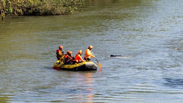 Una pista per scoprire l’identità della donna trovata nel Lambro