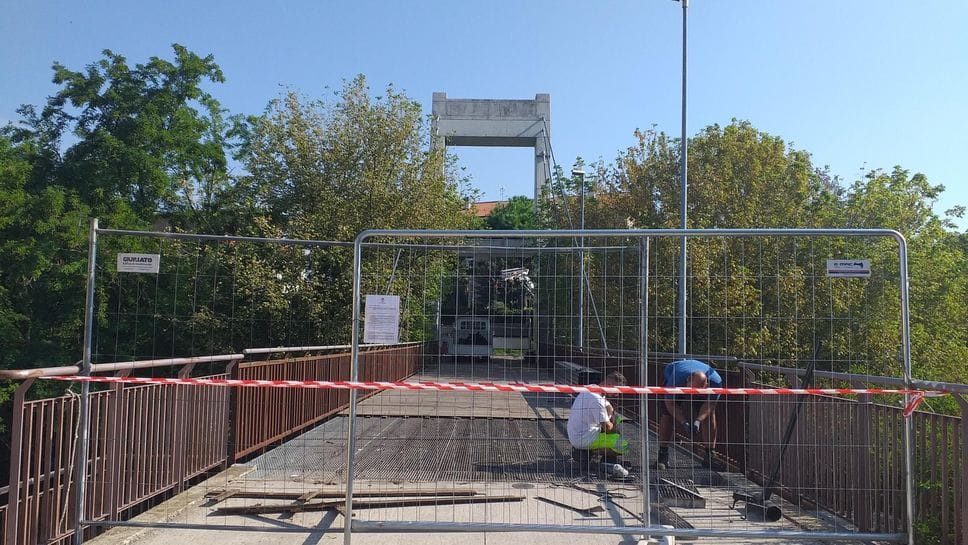 Melegnano, scatta la chiusura per il viadotto ciclopedonale sul Lambro alla Broggi Izar