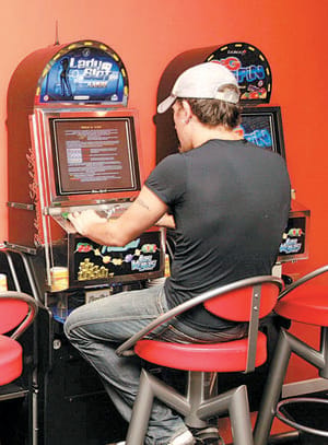 Nasconde il Gps su un furgone e ruba gli incassi dei videopoker
