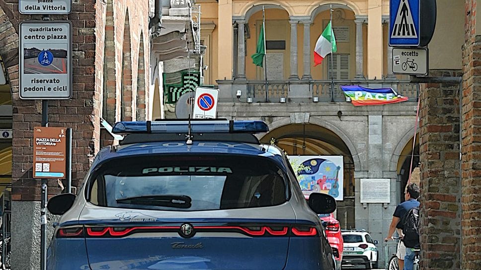 Lodi, un 21enne arrestato per resistenza dopo la lite con due donne al  Mc Donald’s