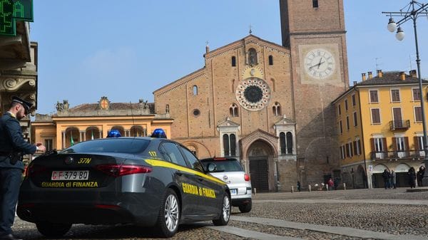 In estate controllati dalla Finanza nel Lodigiano 300 esercizi commerciali: 85 le irregolarità rilevate