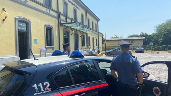 Atteggiamenti molesti in centro a Casale, viene fermato con il taser