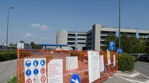 Lavori ai parcheggi Mm3 di San Donato, tagliati quasi 500 posti auto