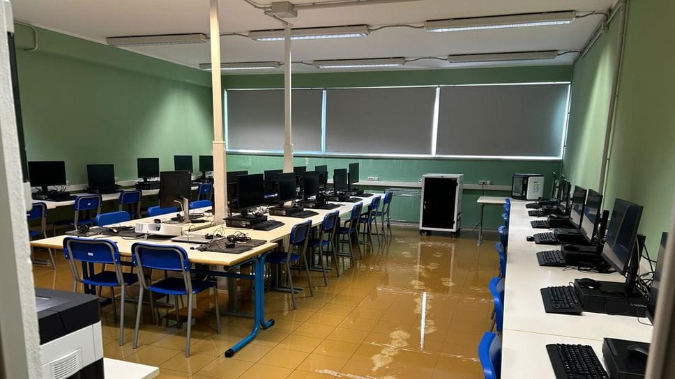 Dopo i lavori del Pnrr allagati i seminterrati del liceo Novello: scuola chiusa per alcuni giorni, studenti in Dad