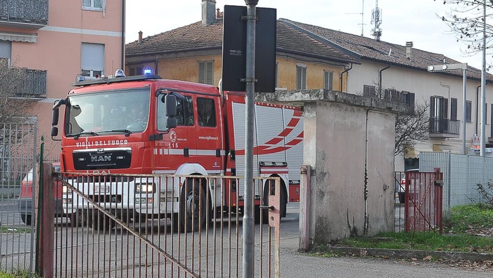 Attimi di paura per una bimba di 16 mesi chiusa in macchina