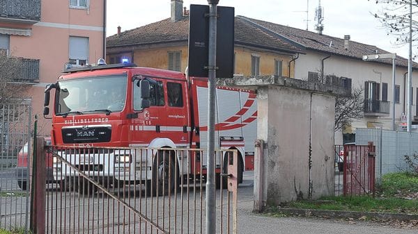 Attimi di paura per una bimba di 16 mesi chiusa in macchina