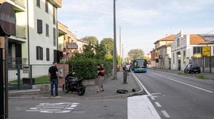 Casale, scontro su via Emilia: 16enne ferito