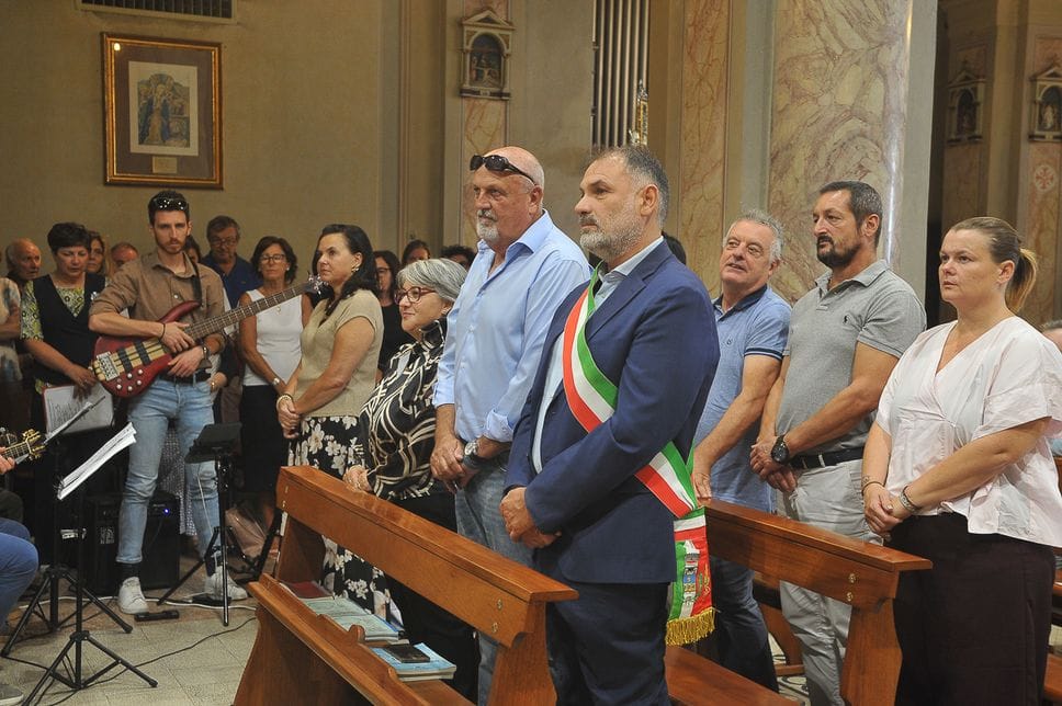 Postino, inaugurato dal vescovo il sagrato rinnovato della chiesa
