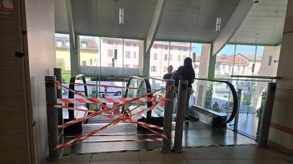 Scala mobile dell’ospedale, l’ennesimo infortunio