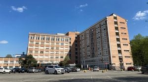 Anziana derubata degli anelli mentre si trova all’ospedale