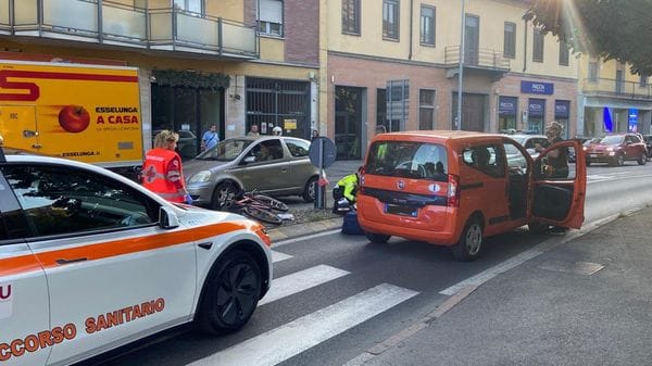 Ciclista investito in centro a Lodi