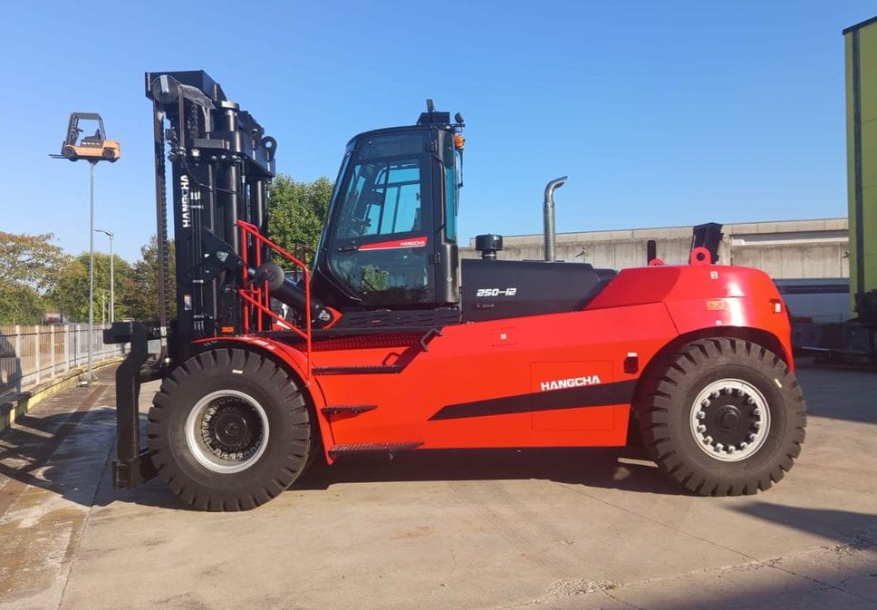 2R Lift Service compie 25 anni: qualità, sicurezza e formazione le chiavi del successo