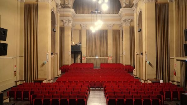 «Prezzi dei biglietti in crescita», in Consiglio va in scena la polemica sul teatro
