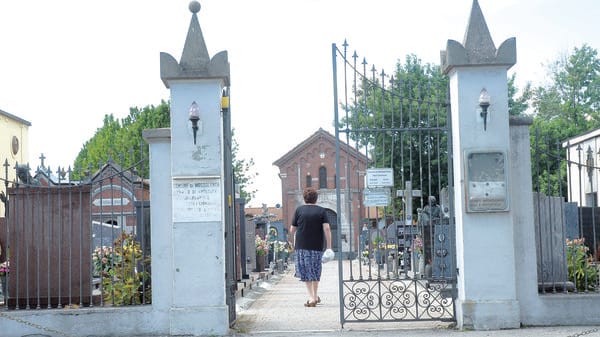 Ladri a caccia di rame: pluviali divelti al cimitero di Massalengo