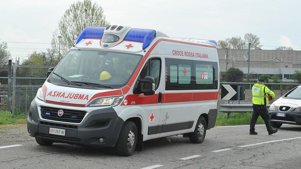 Maxi tamponamento sulla via Emilia a San Martino, otto giovani feriti