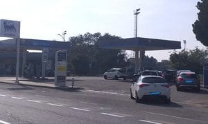 Code di auto ai distributori Eni: a metà mattina gasolio già esaurito