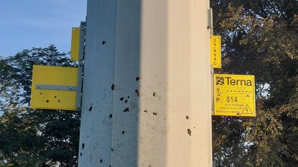 Lodi: il 15enne folgorato sul traliccio, due telecamere potrebbero dare risposte