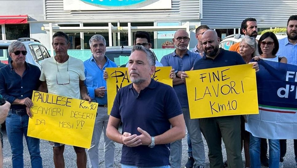 A San Donato la protesta di Fratelli d’Italia per i lavori - lumaca sulla Paullese