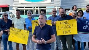 A San Donato la protesta di Fratelli d’Italia per i lavori - lumaca sulla Paullese