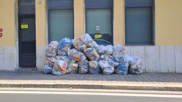 Sant’Angelo: il caso dei rifiuti lasciati in strada per “castigare” chi non fa la diferenziata