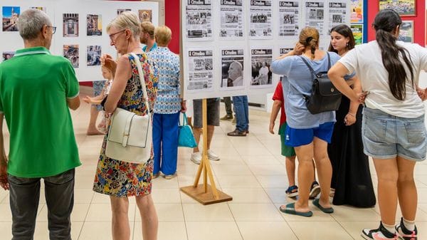 Sessanta scatti per fare la storia: “Il Papa tra noi” è più di una mostra